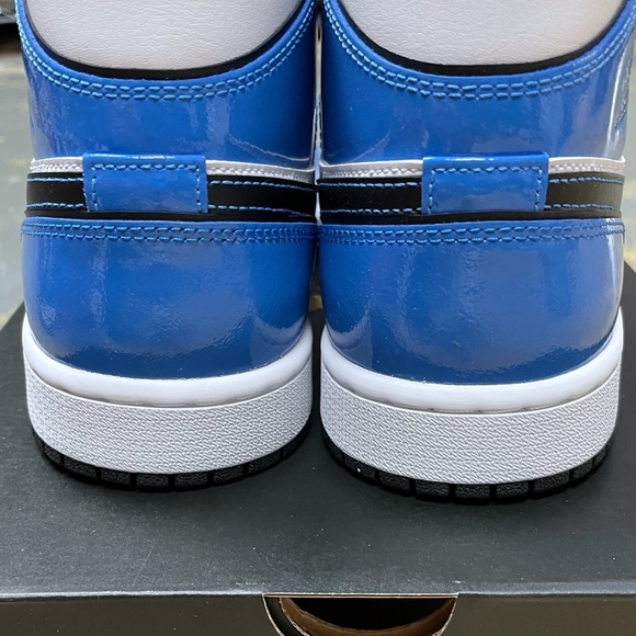 Nike Air Jordan 1 Mid SE Signal Blue DD6834-402 10 Patent Leather - Picture 9 of 11